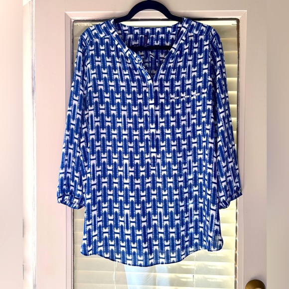NYDJ Tops - NYDJ Royal Blue & White 2/3 Button Front Blouse w/Banded Sleeves & Pleated Back